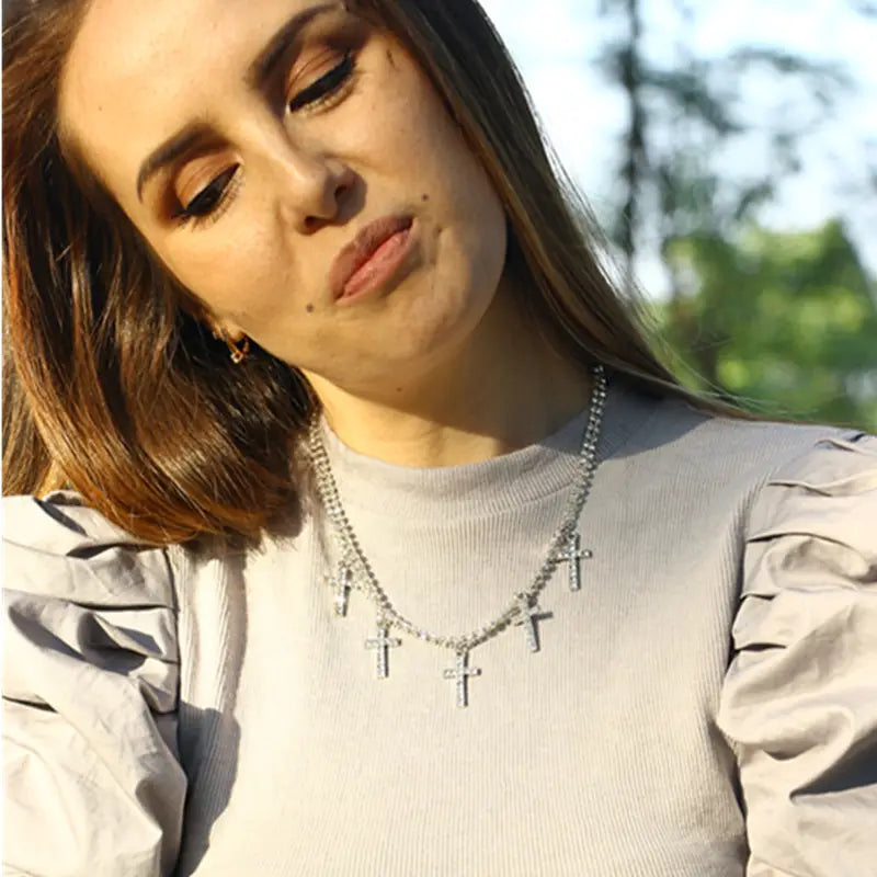 Cross pendant necklace
