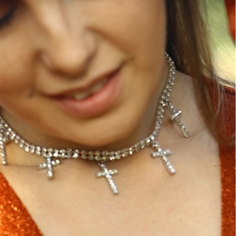 Cross pendant necklace