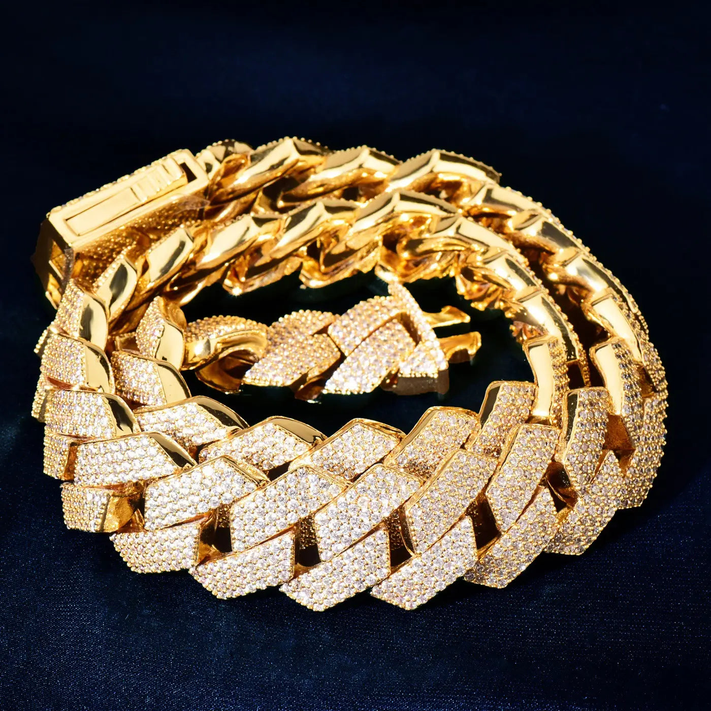 Diamond-shaped Cuban Spring Fastener Necklace