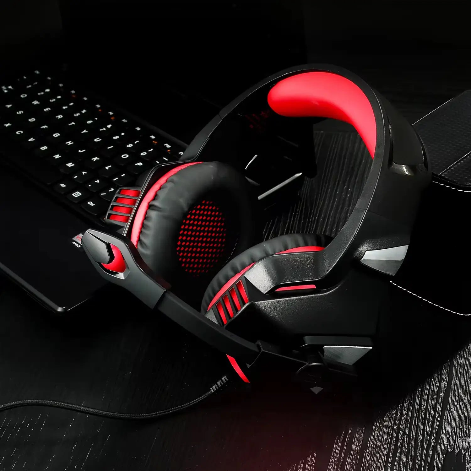 Head mounted gaming headphones RGB wired mobile phones computers subwoofers