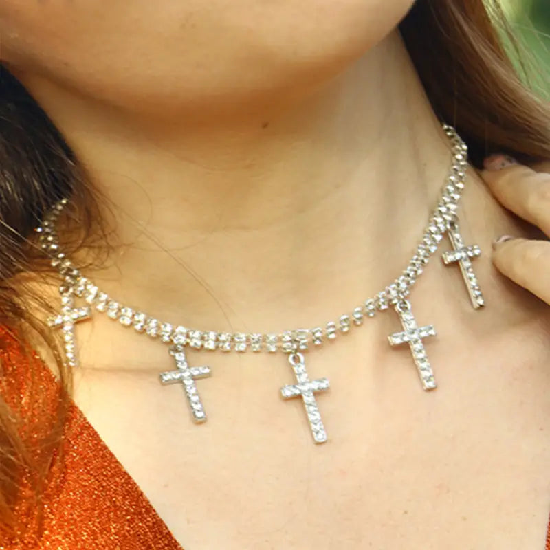 Cross pendant necklace