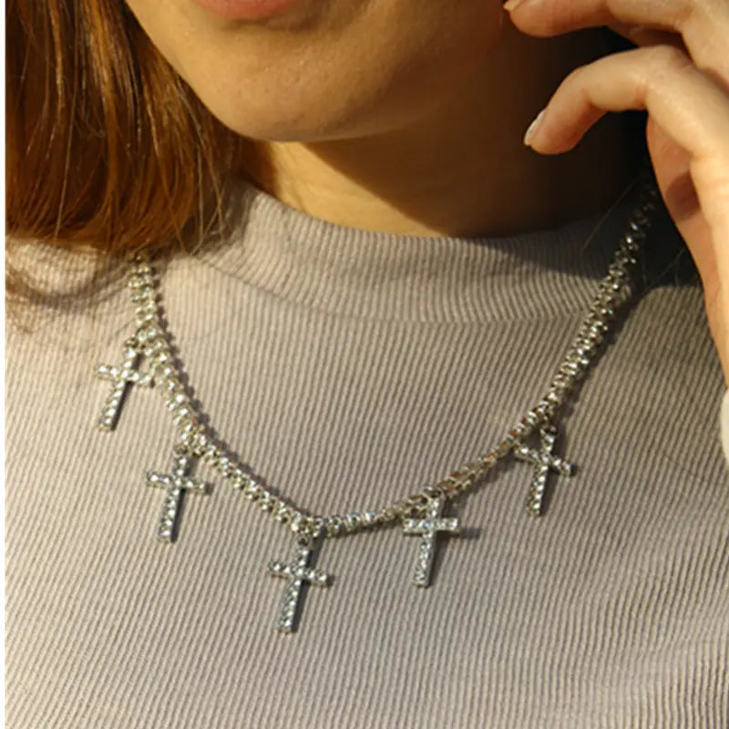Cross pendant necklace