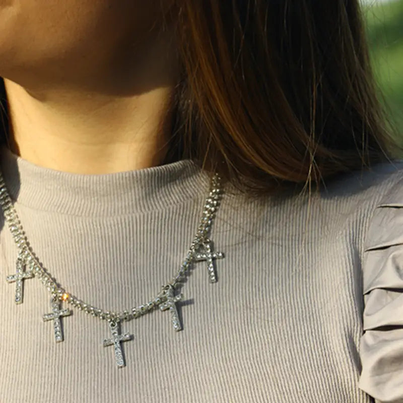 Cross pendant necklace