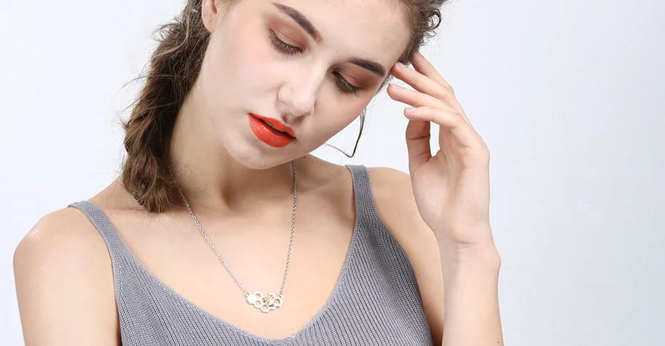 Silver Necklaces for Women Girl Heart Honeycomb Bee Animal Pendant Choker Necklace Jewelry