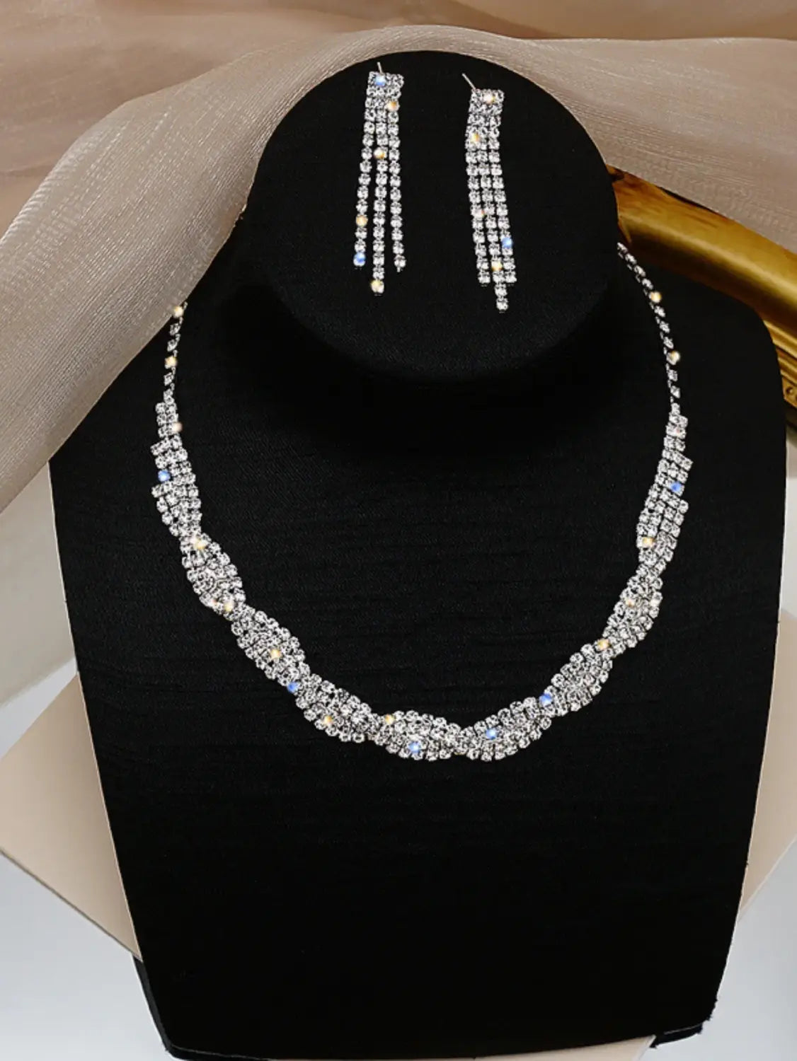 4-piece fashionable women’s jewelry set with claw chains rhinestones necklaces earrings bracelets gorgeous accessor