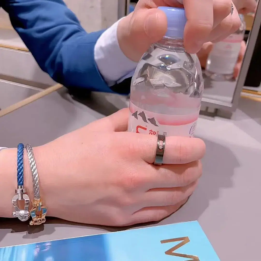 Classic Luxury Jewelry MOVE TITANIUM Series White Diamond Men’s ring Movable Stone S925 Pure Silver Material New Year’s