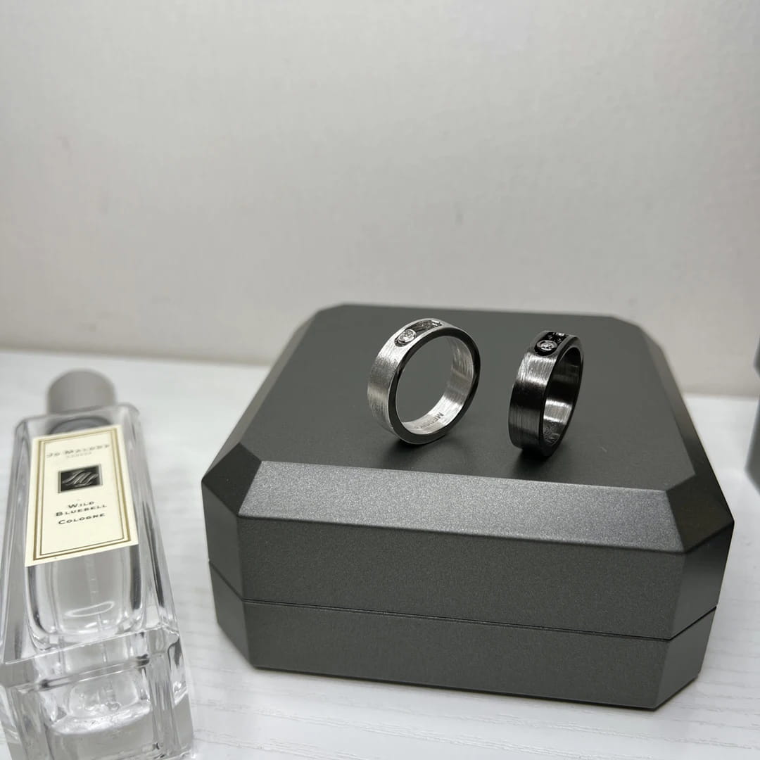 Classic Luxury Jewelry MOVE TITANIUM Series White Diamond Men’s ring Movable Stone S925 Pure Silver Material New Year’s