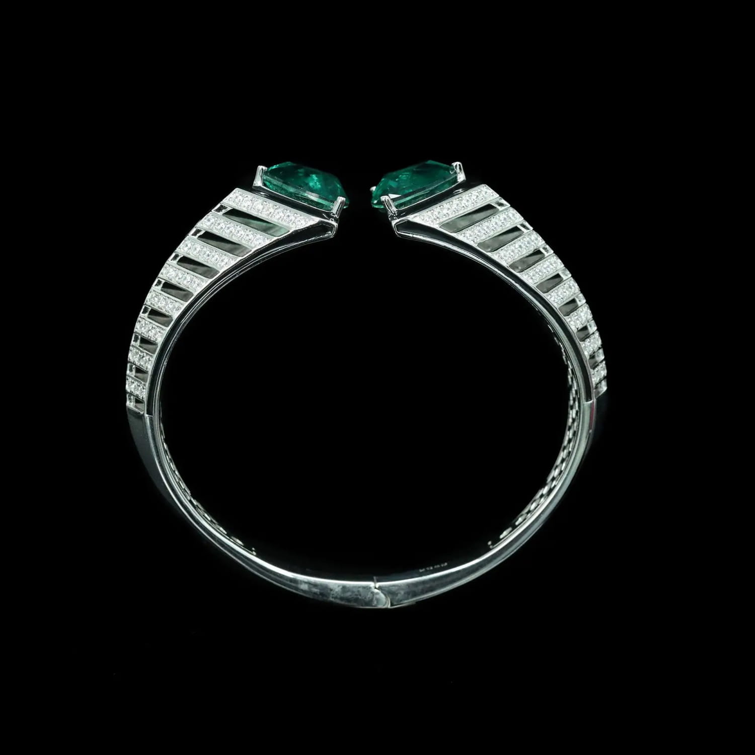 Bellux Design 925 Sterling Silver Gold-plated Bracelet High Carbon Diamond Synthetic Emerald Art Fashion Bangle