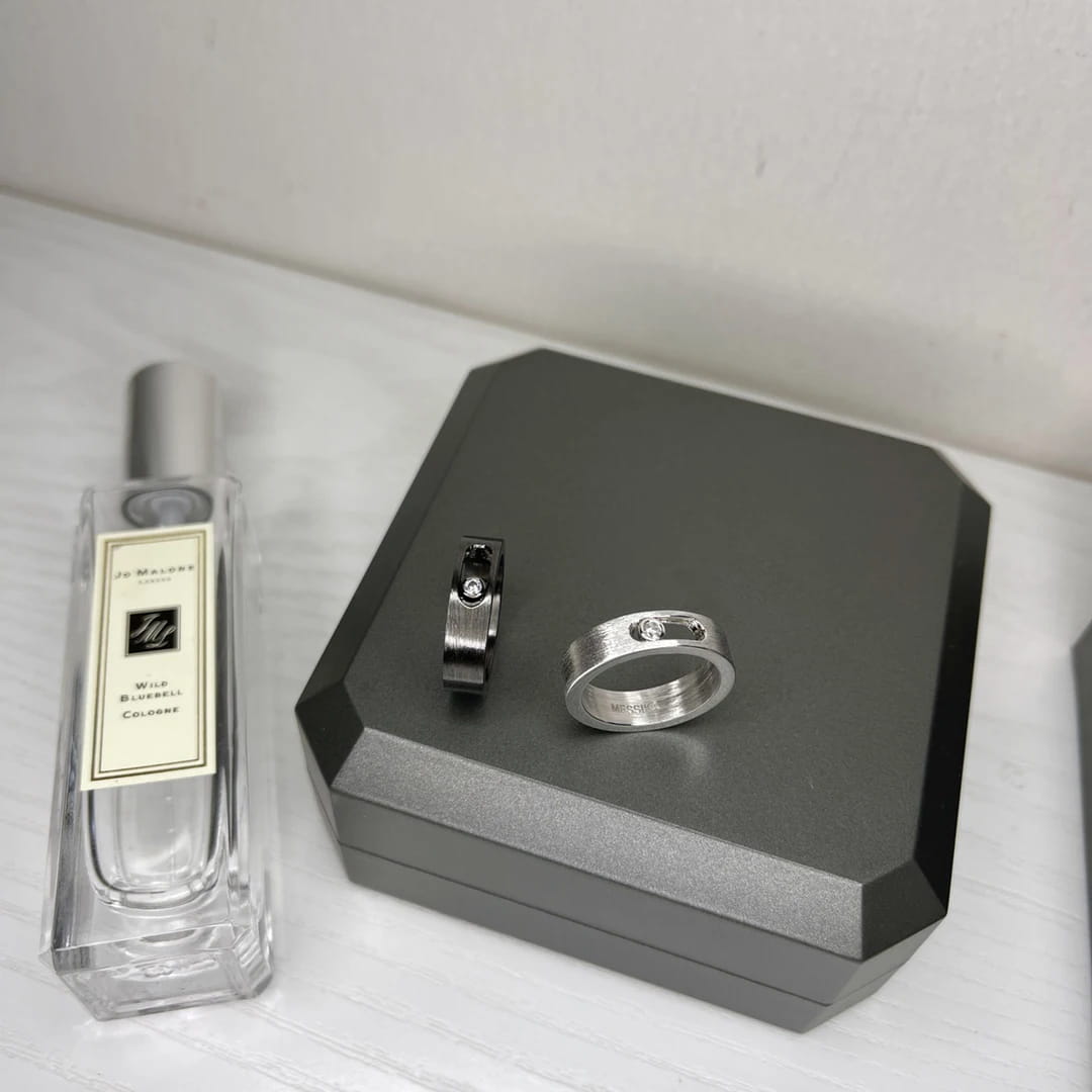 Classic Luxury Jewelry MOVE TITANIUM Series White Diamond Men’s ring Movable Stone S925 Pure Silver Material New Year’s