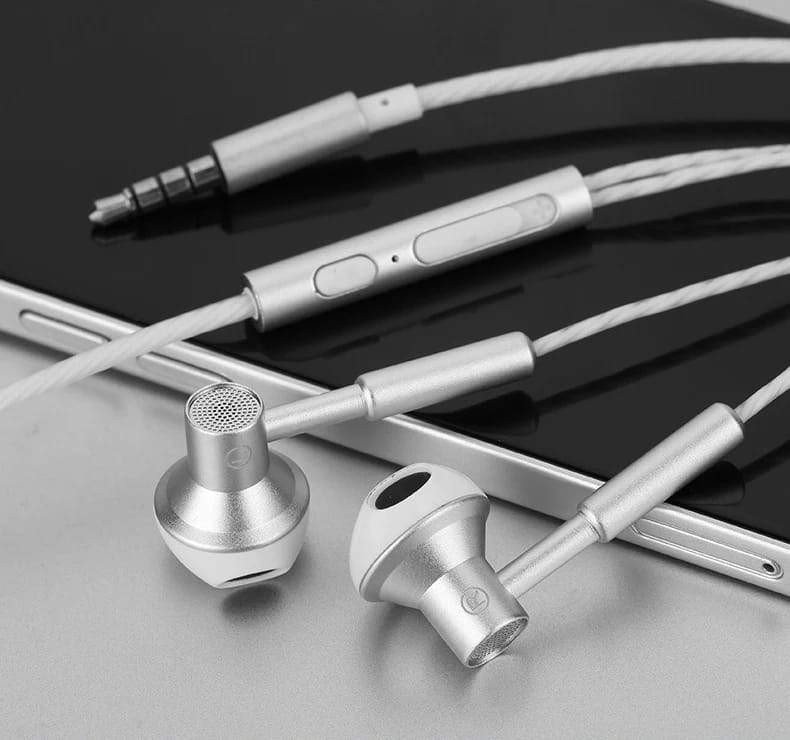 Metal Wired Earphones Sport Running Gaming Music Headphone 3.5mm In-Ear Headset with Microphone 9D Surround Sound