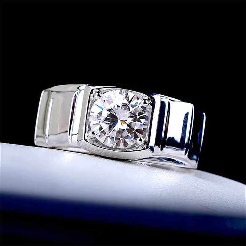 Imitation Mosan Diamond Resizable Men’s Ring Plated With 18K Platinum Four-Claw Inlaid Trapezoidal Design Tidy Men