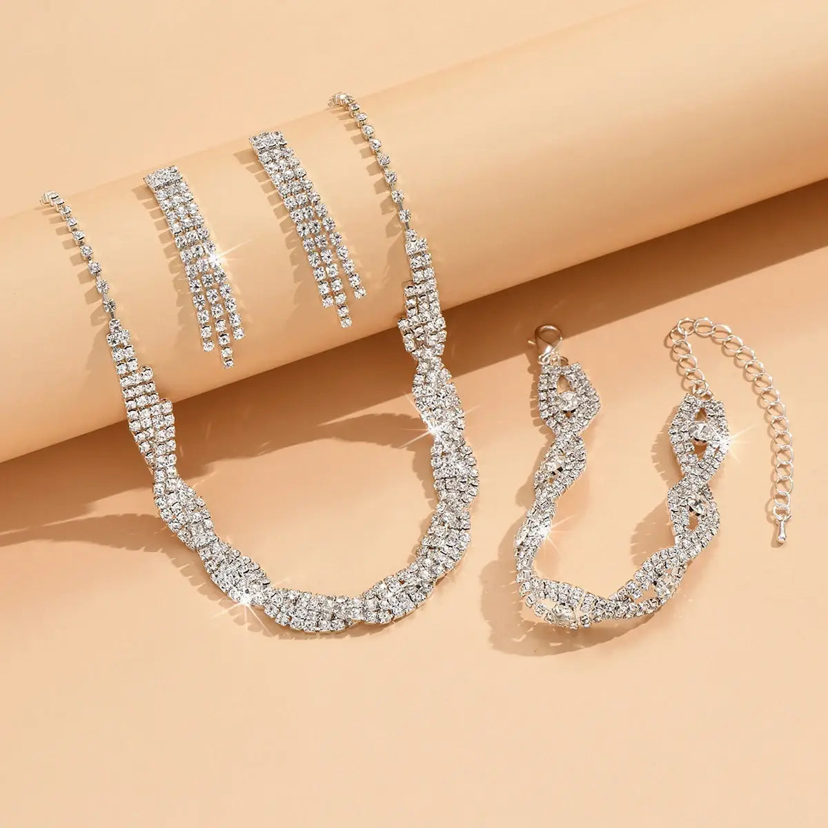 4-piece fashionable women’s jewelry set with claw chains rhinestones necklaces earrings bracelets gorgeous accessor
