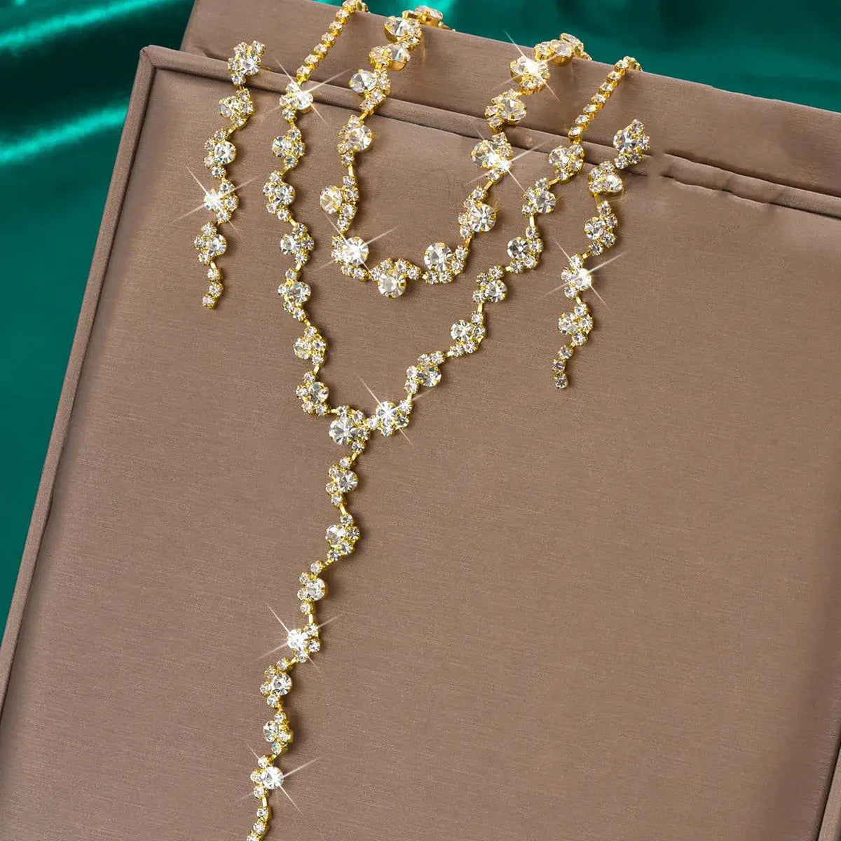 4 pieces of women’s European and American fashion jewelry set rhinestone necklace bracelet earrings bride’s wedding