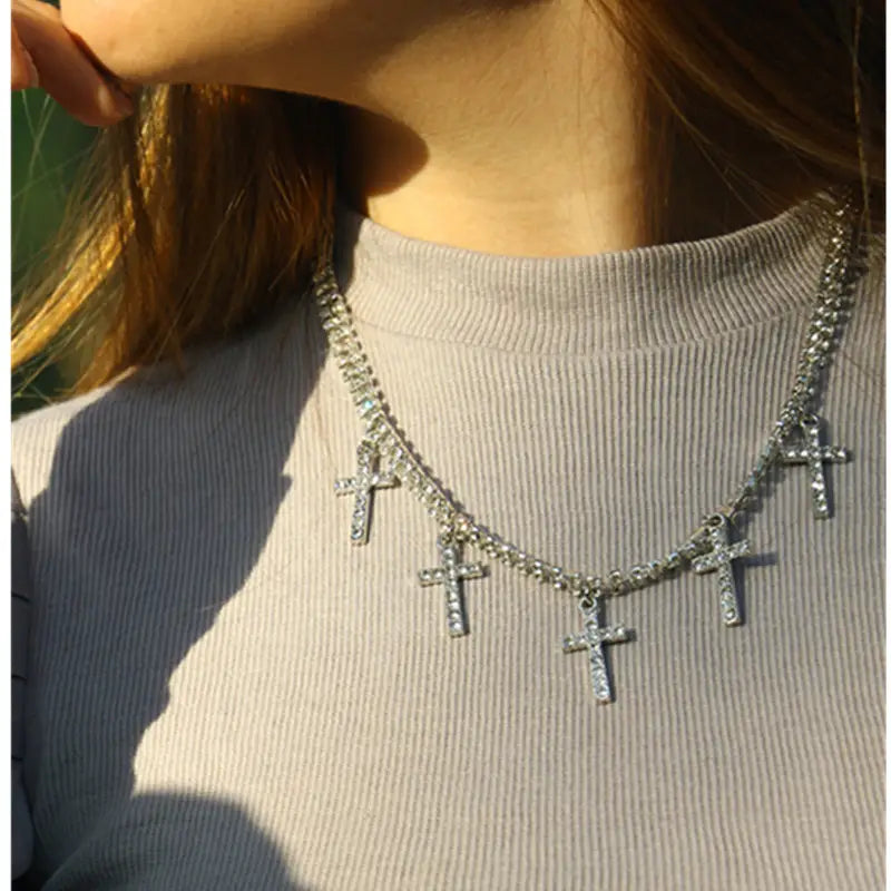 Cross pendant necklace