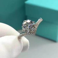 Moissanite V Shaped Silver 18K White Gold Four Claw Crown Princess And Diamond Ring