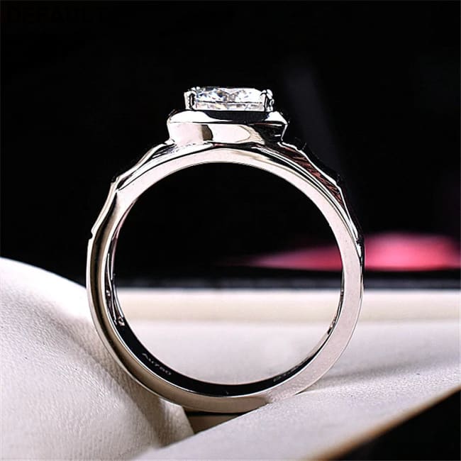 Imitation Mosan Diamond Resizable Men’s Ring Plated With 18K Platinum Four-Claw Inlaid Trapezoidal Design Tidy Men