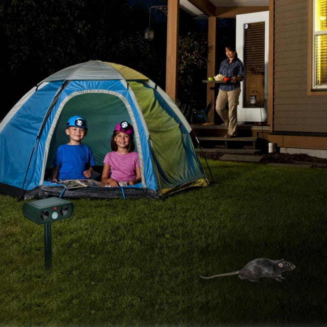 Ultrasonic Animal Repeller Solar Powered Motion Sensor Home Security & Pet Repellents